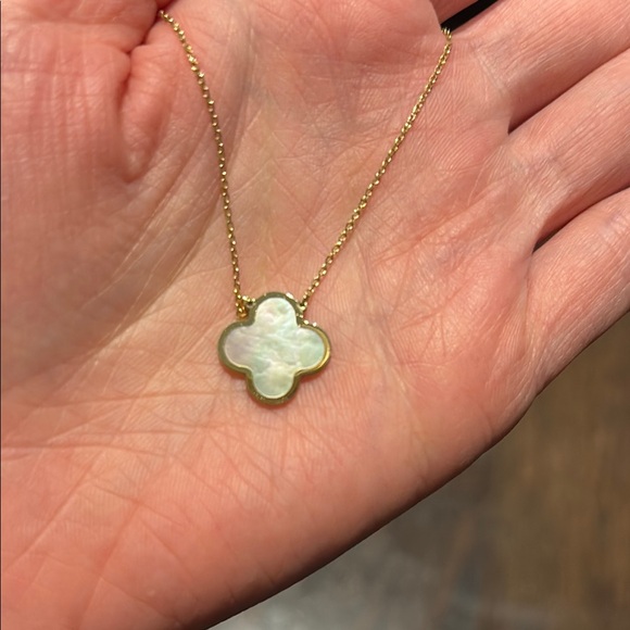 14KT Yellow Gold Mother of Pearl Clover Necklace - Picture 3 of 7
